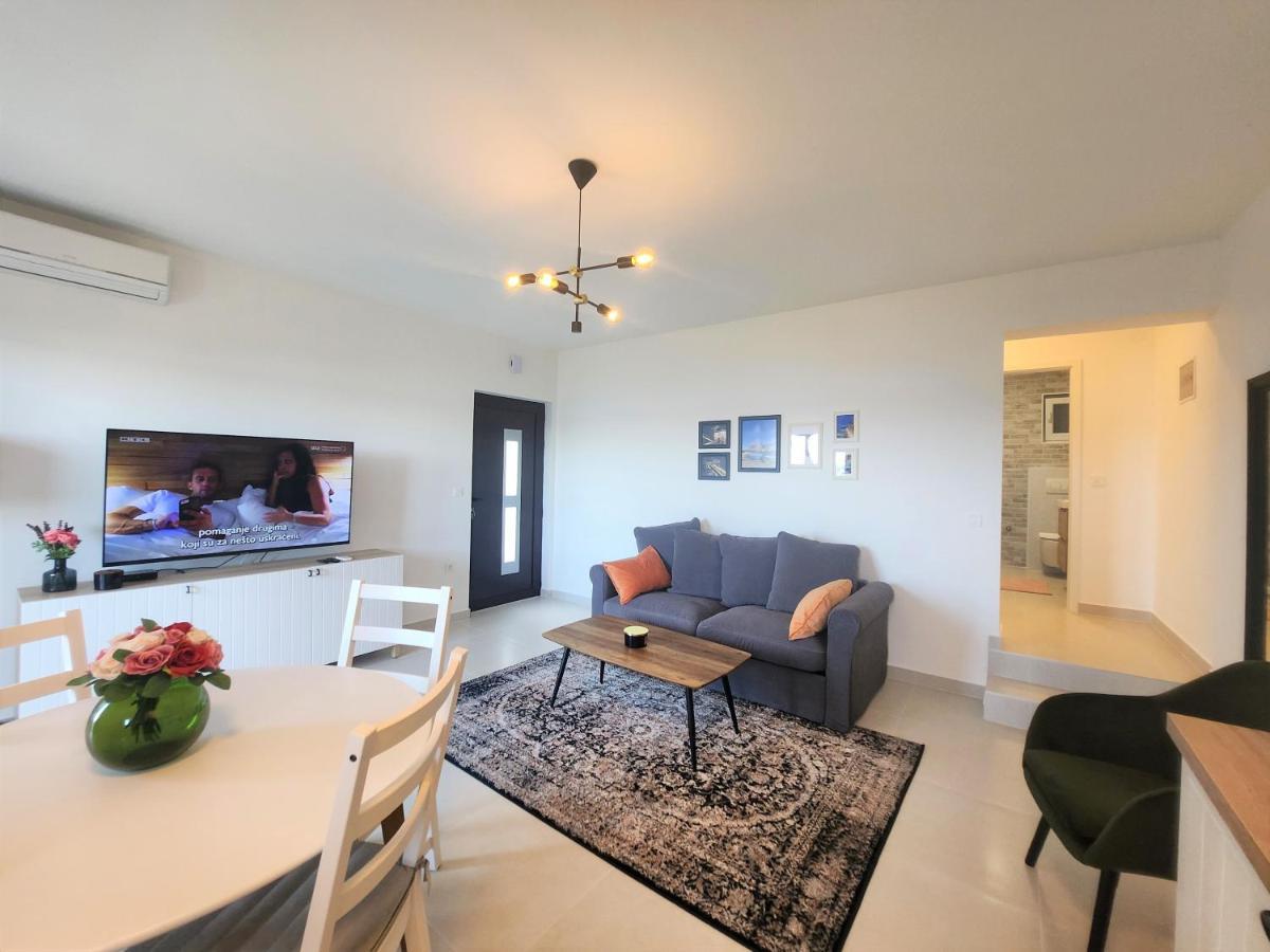 Apartment Big Blue Maslenica Bagian luar foto