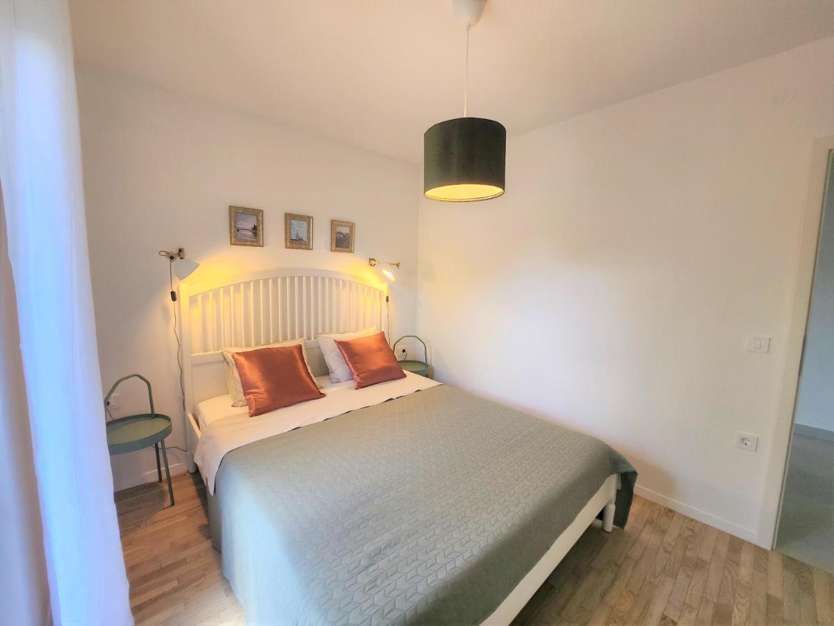 Apartment Big Blue Maslenica Bagian luar foto