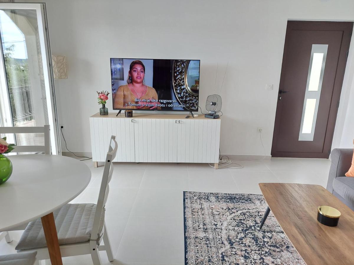 Apartment Big Blue Maslenica Bagian luar foto