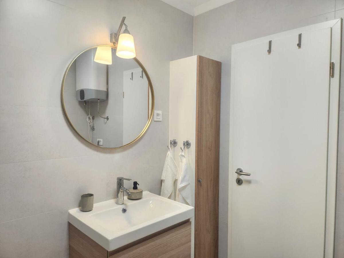 Apartment Big Blue Maslenica Bagian luar foto
