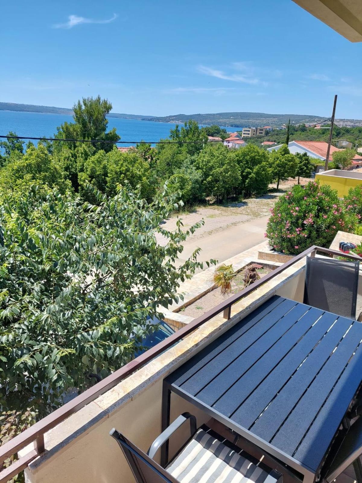 Apartment Big Blue Maslenica Bagian luar foto